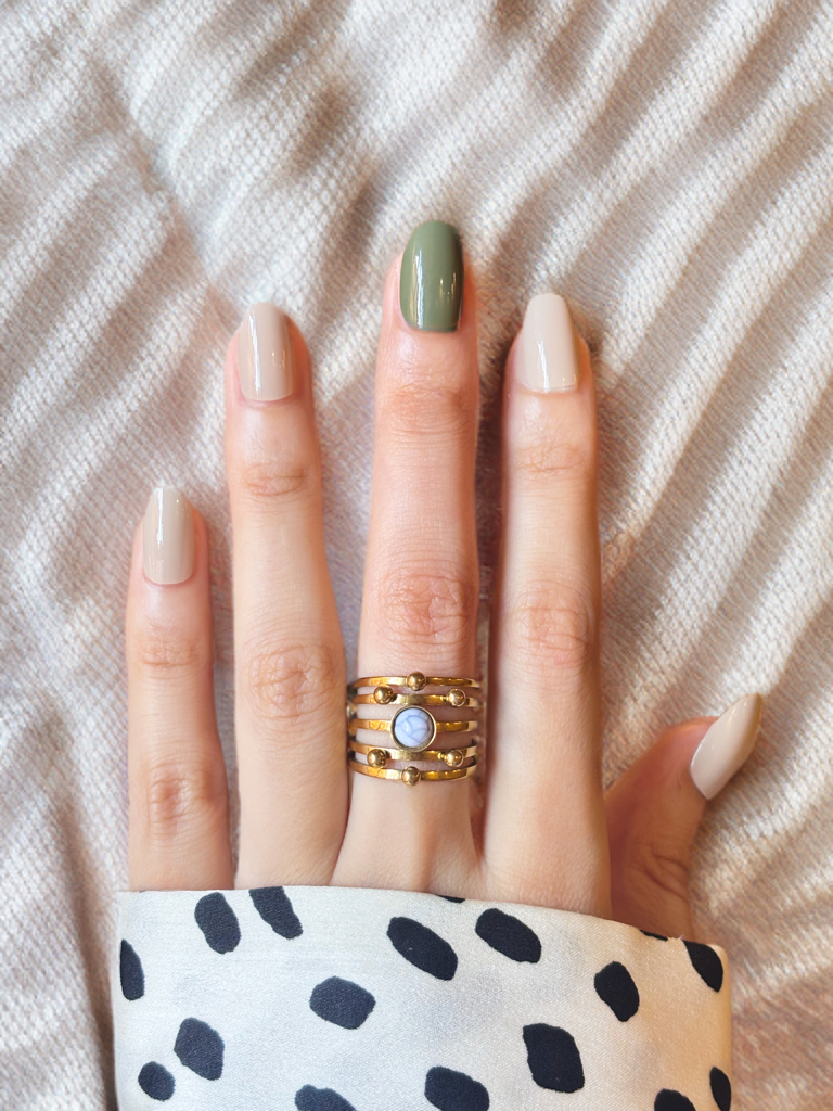 NOYA - Anello con pietra colorata