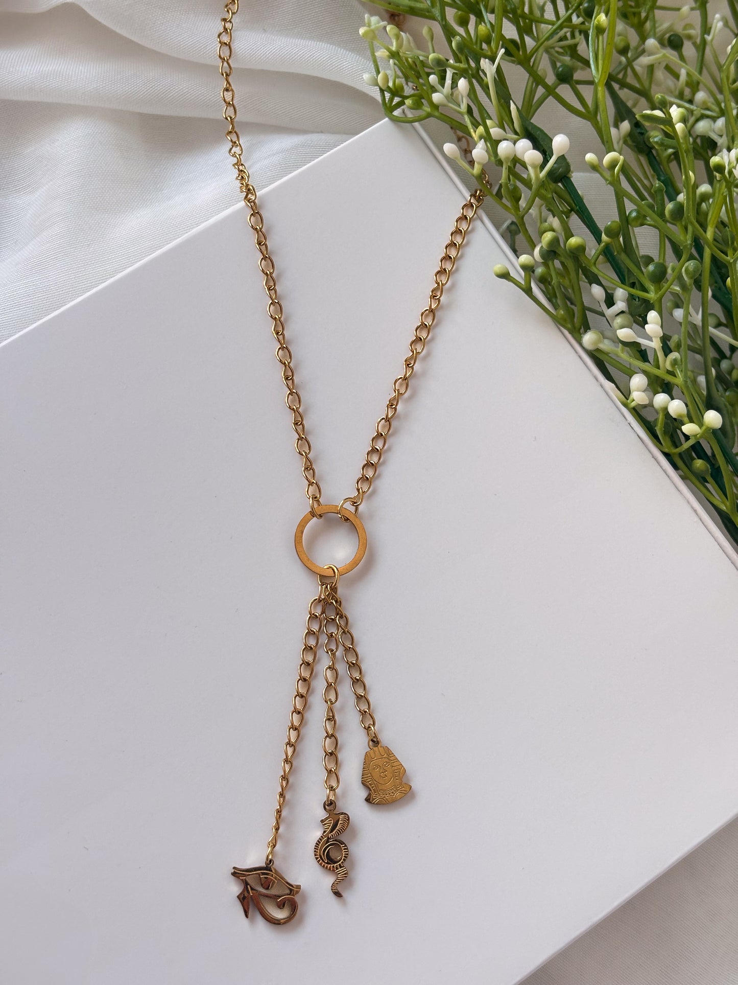 NOYA - Collana Occhio di horus e il Faraone tutankhamon