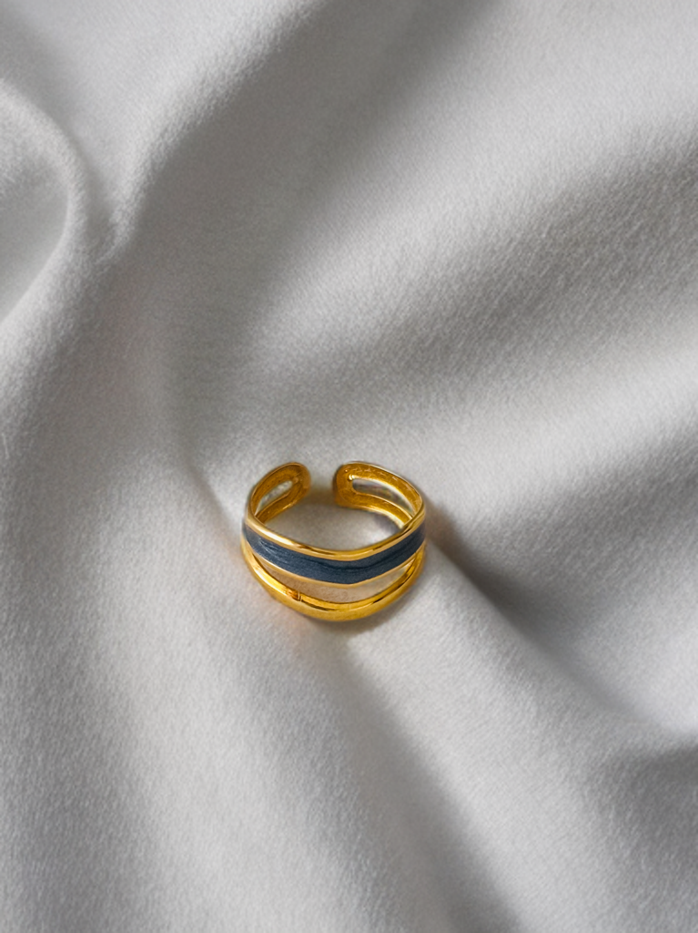 NOYA _ Anello color oro con dettagli neri