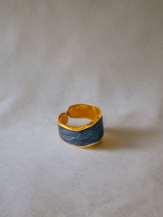 NOYA _ Anello color oro con dettagli neri