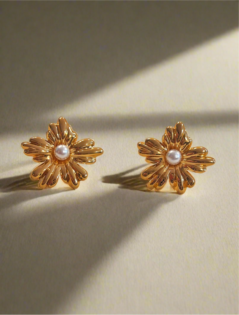 NOYA - Orecchini Fiore Con Perla Nera e Bianca