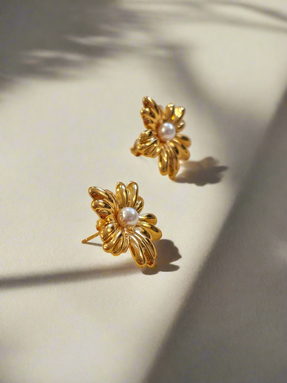 NOYA - Orecchini Fiore Con Perla Nera e Bianca